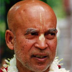 Close up photos of Subhag Swami Maharaj